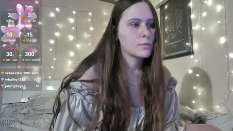 emma_just online show from April 1, 1:52 pm