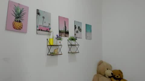 whises lits        online show from February 22, 7:27 pm