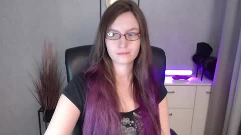 emma online show from November 22, 8:02 am