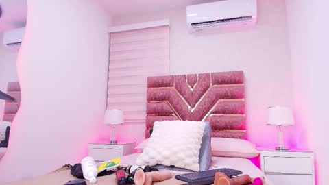 emma online show from December 22, 11:50 am