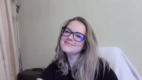 emma_misty_ online show from September 23, 4:34 pm