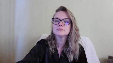 emma_misty_ online show from November 7, 11:45 am