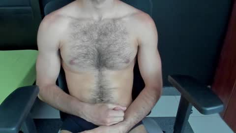 Snapshot of emma_muscle_ chatting on September 12, 7:05 pm emma online show from September 12, 7:05 pm