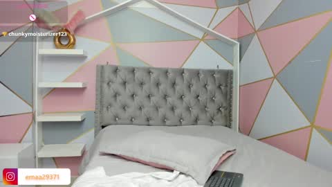 Emma online show from February 9, 1:14 pm