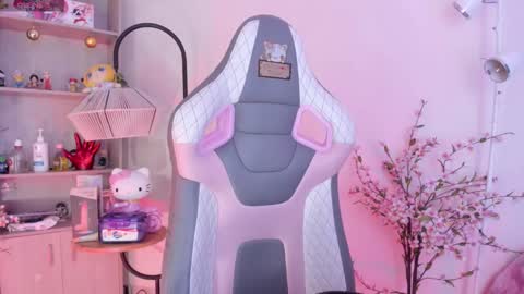 EMMA  online show from February 26, 3:15 pm