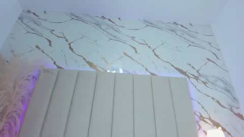 emma_whitee_ online show from November 19, 4:17 pm