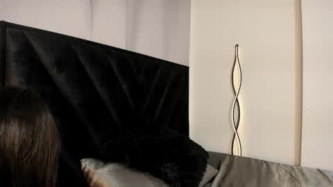 Emma online show from January 13, 8:05 pm