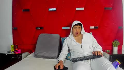 EmmaAndDemon online show from December 21, 4:35 pm