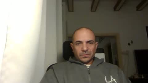 Ariel online show from December 18, 3:47 am