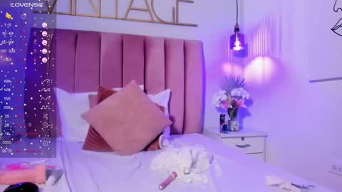 emmajewel_ online show from February 5, 7:18 am