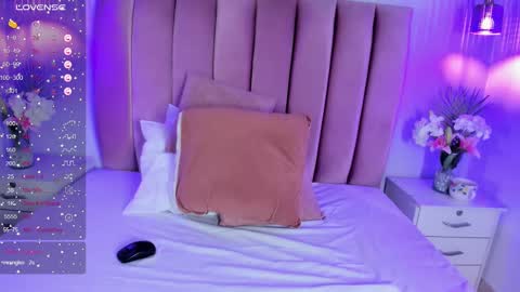 emmajewel_ online show from February 1, 7:05 am