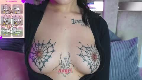 emmajohanson online show from December 1, 7:12 pm