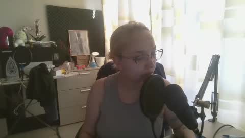 emmanoir_ online show from February 22, 11:02 am