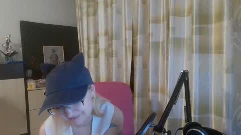 emmanoir_ online show from February 26, 11:30 pm