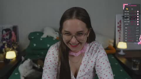 Mia online show from April 7, 8:00 pm