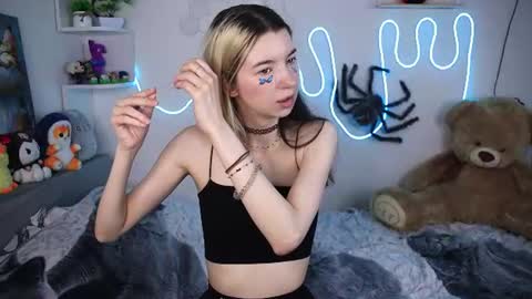 emmie_everly online show from June 26, 1:27 pm