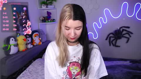 emmie_everly online show from April 9, 7:30 pm