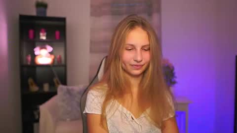 Emmie online show from November 19, 2:16 pm