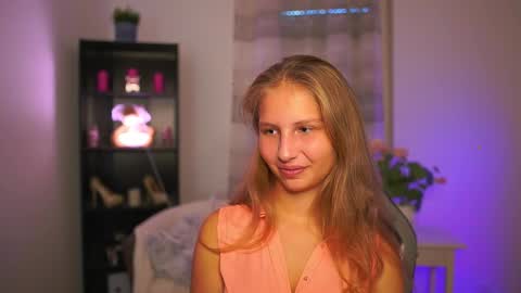 Emmie online show from October 16, 1:22 pm