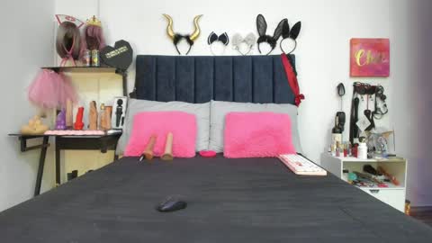          online show from April 9, 12:33 pm