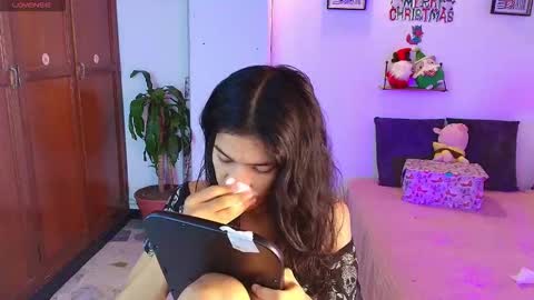 emycarver09 online show from December 15, 11:50 am