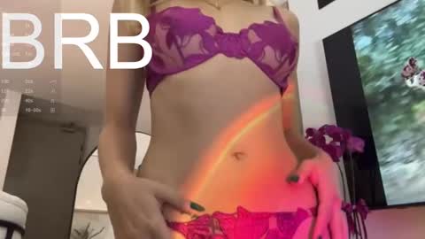 emyconneer online show from September 19, 1:32 am