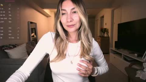 emyconneer online show from September 20, 2:47 am