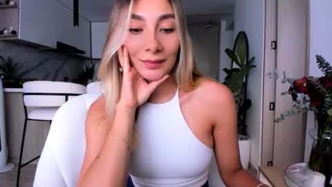 emyconneer online show from February 19, 3:05 pm