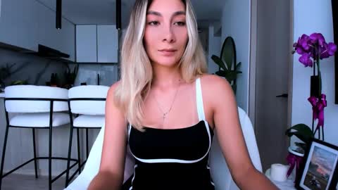 emyconneer online show from March 2, 7:12 pm