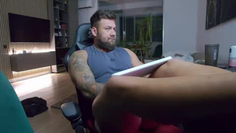 Erik online show from September 9, 7:36 pm