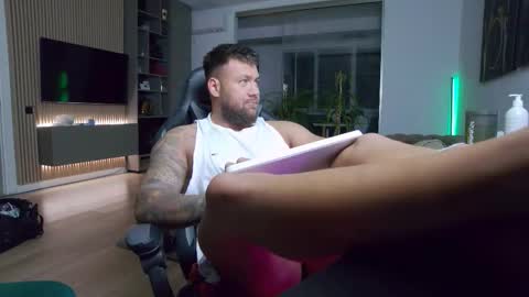 Erik online show from December 20, 9:44 pm