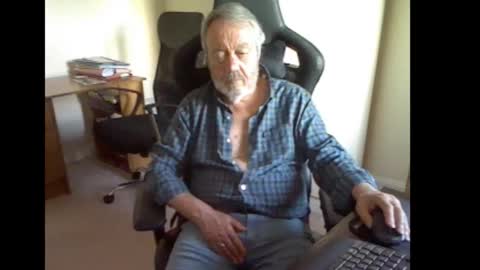 erasmus_d online show from October 11, 4:54 pm