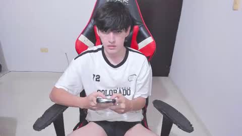 eren_tatakae online show from December 20, 3:35 am