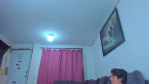 eric_twink18 online show from December 23, 5:02 am