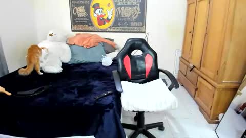erick_de_rossee online show from May 2, 6:57 pm