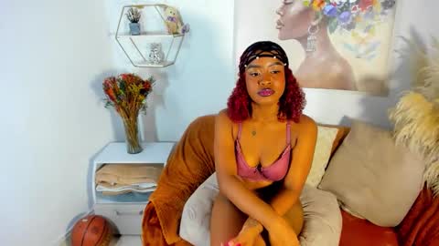 E R I K A  - L  Y R I C S online show from March 5, 5:38 am