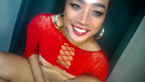 erika_madrigal online show from December 3, 1:04 am