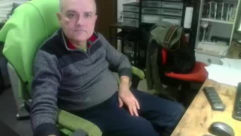 Snapshot of ernello chatting on October 21, 8:01 pm ernello online show from October 21, 8:01 pm
