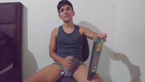 eron_crown online show from July 11, 11:30 pm
