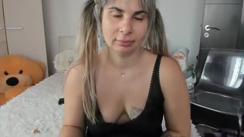 eroticsensualkitty4u online show from January 13, 9:06 am