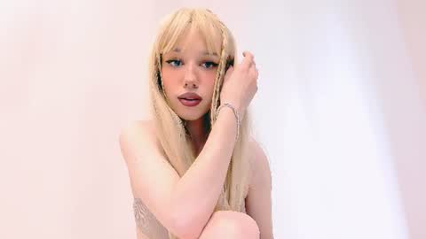 erzaaaa00 online show from June 25, 1:05 pm