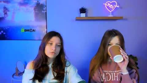Snapshot of esme_moore_ chatting on October 24, 8:26 am esme_moore_ online show from October 24, 8:26 am