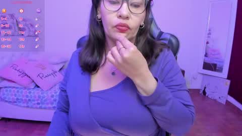 esme online show from April 14, 8:56 pm