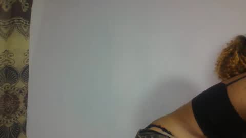 Snapshot of esmeraldae chatting on October 24, 8:42 pm esmeraldae online show from October 24, 8:42 pm
