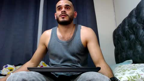 Snapshot of esteban_fer chatting on January 15, 5:19 am Esteban Fernandez online show from January 15, 5:19 am