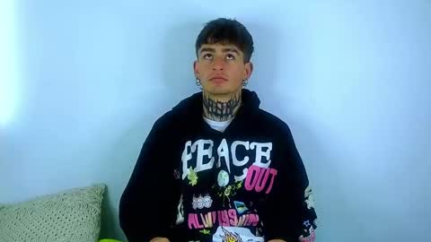 Esteban independent model online show from March 12, 12:15 pm