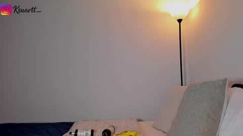 estefy_arroyo1 online show from March 25, 9:32 pm