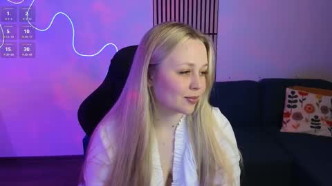 Estella online show from March 23, 7:30 pm