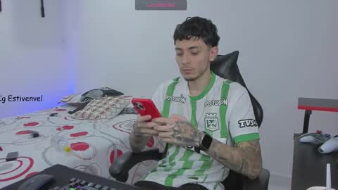 estivenvel online show from February 26, 1:53 am