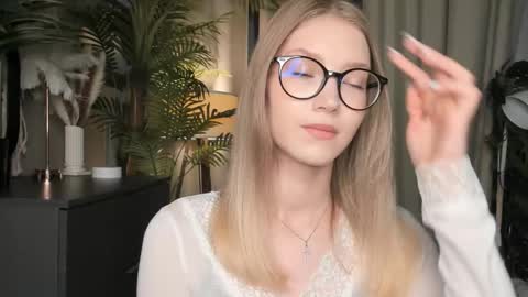 Natalie online show from November 7, 5:43 am